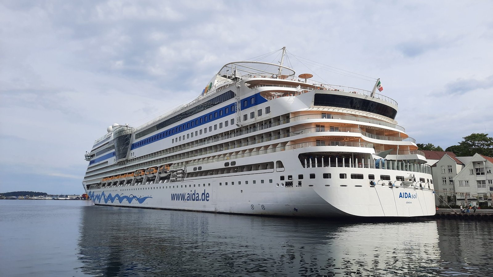 Stavanger Hafen Kreuzfahrtschiff AIDA