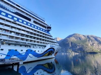 AIDAsol im Eidfjord AIDAsol Kreuzfahrtschiff im Eidfjord